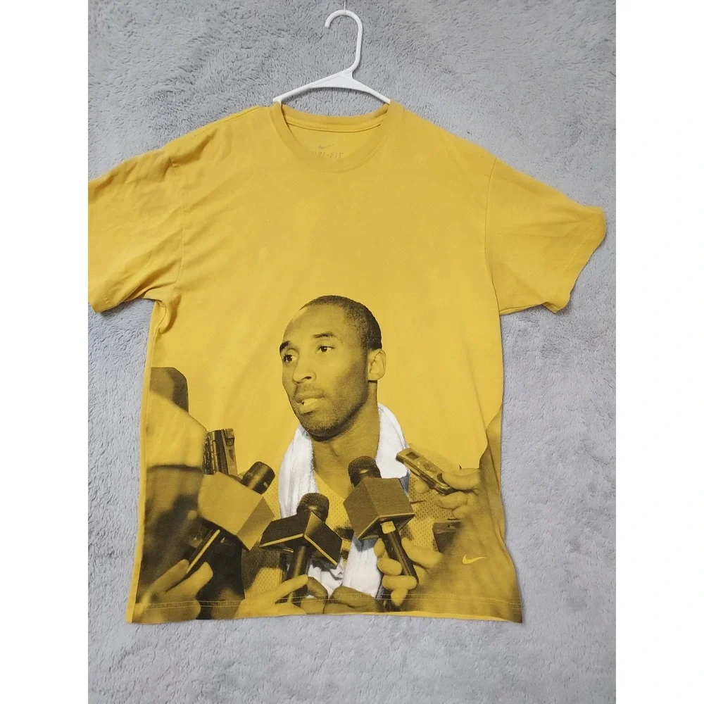 Kobe Bryant Shirt Mens Large Los Angelese Lakers Graphic Tee Yellow NBA FLAWS